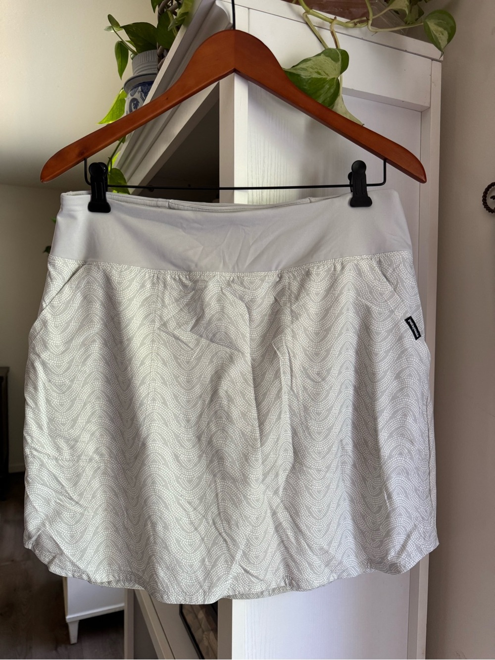 Patagonia Light Gray Athletic Skirt with Subtle Dot Wave Print